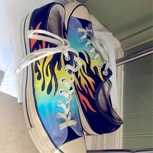 Chucks rainbow flames
